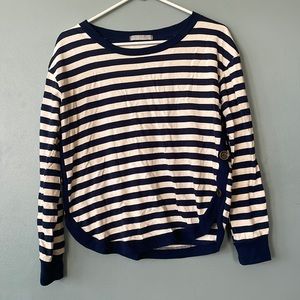 Olivia Moon Medium navy and white lightweight sweater with button accents.